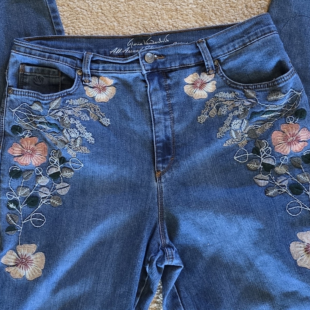 Gloria Vanderbilt Amanda style jeans with floral Embridered design. - Picture 4 of 6